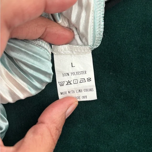 Elegant Green and White Halter Midi Dress - Picture 4 of 4